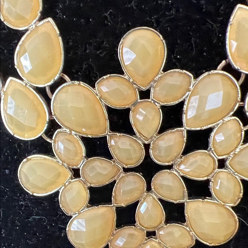 Chic Yellow Necklace and Earring Set - Picture 4 of 5